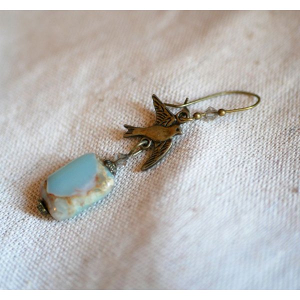 Orecchini con pietre e uccelli