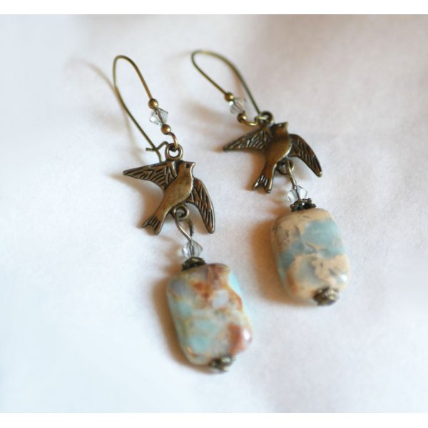 Orecchini con pietre e uccelli