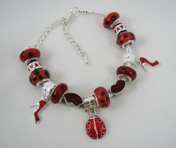 Bracciale in argento con perline rosse a forma di coccinella