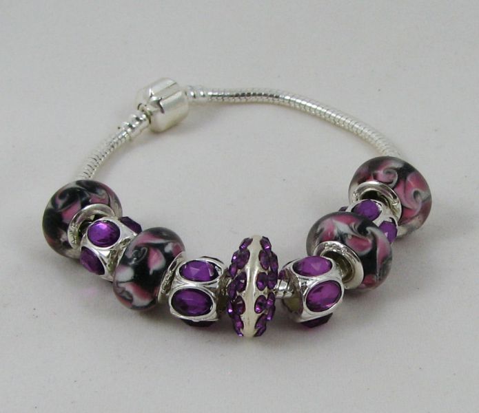 Bracciale in argento con perle viola e strass