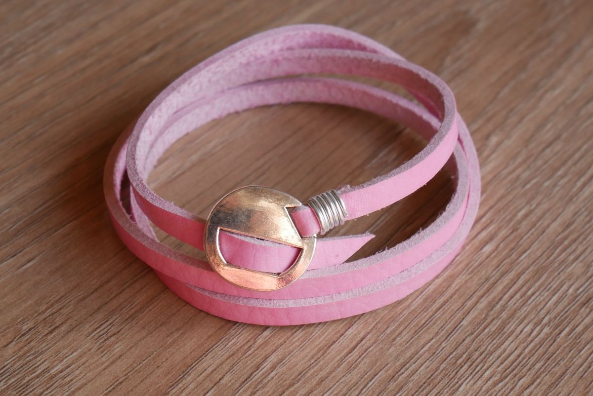 Bracciale in pelle rosa a triplo giro