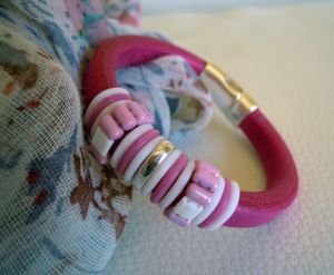 Bracciale Regaliz in pelle e perle rosa