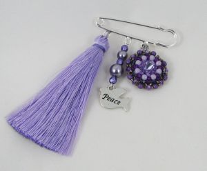 Spilla dell'amicizia viola con pompon 