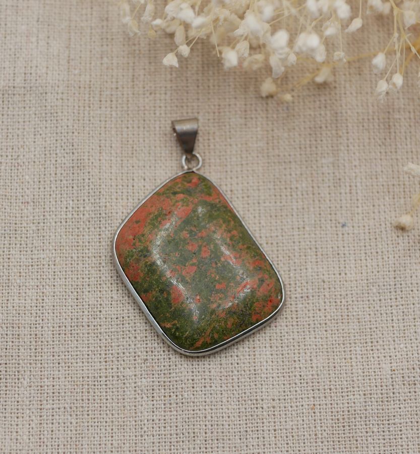 Ciondolo cabochon con pietra unakite incastonata 