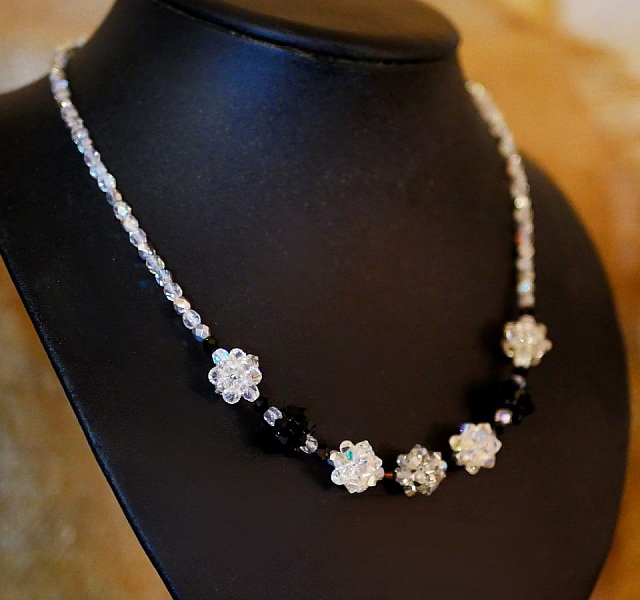 Collana di perle in argento nero