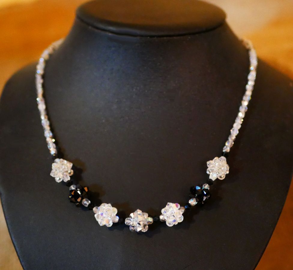 Collana di perle in argento nero