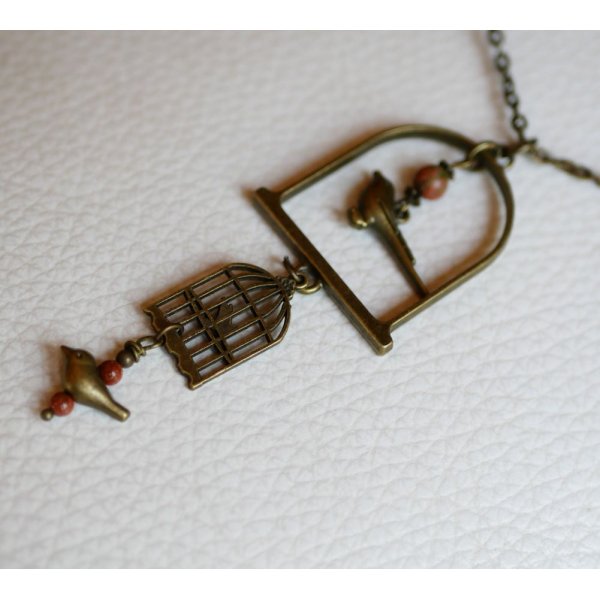 Collana con ciondolo a forma di uccello lungo