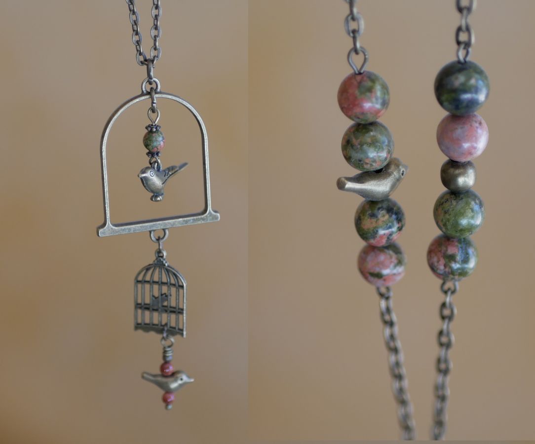 Collana con ciondolo a forma di uccello lungo