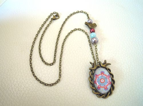 Collana con ciondolo cabochon Uccelli Blu malva