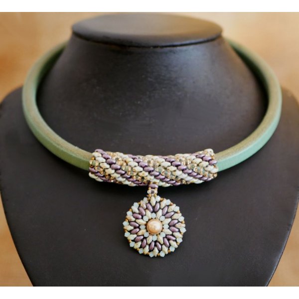 Collana in pelle con ciondolo perline Regaliz Viola/verde