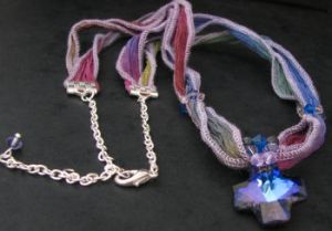 Collier Soie boh&egrave;me Croix en cristal