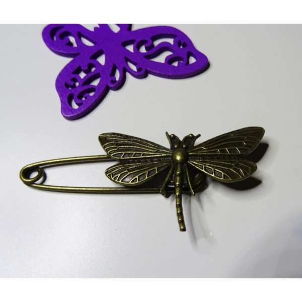 Spilla a forma di libellula in bronzo antico