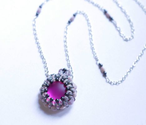 Collana con ciondolo rosa Queensland