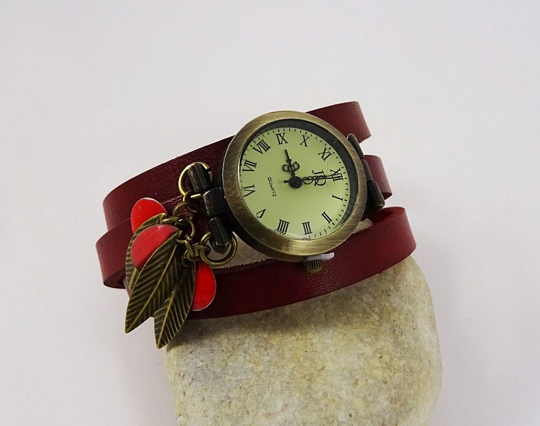 Montre bracelet cuir 3 tours Sequins et feuilles rouges