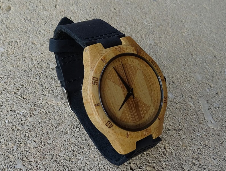 Montre homme bambou grav&eacute; sur bracelet cuir Noir &agrave; personnaliser