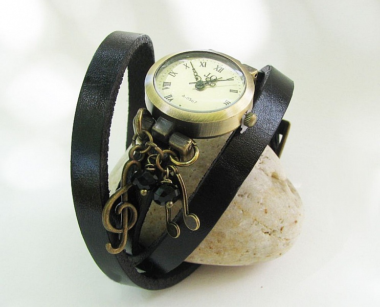 Montre Musique au bracelet triple tour cuir Noir 