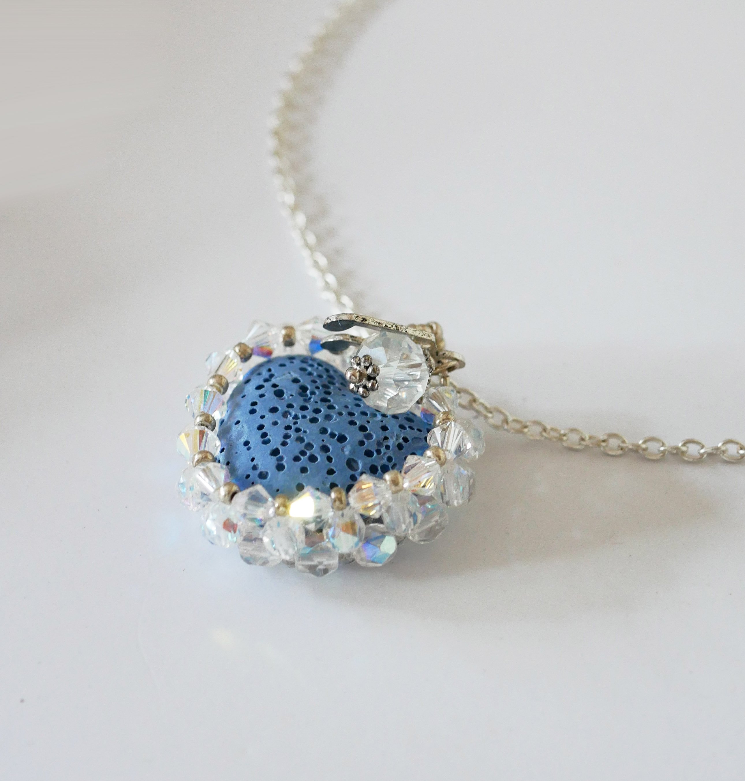 Ciondolo Cuore di pietra lavica blu su catena d'argento