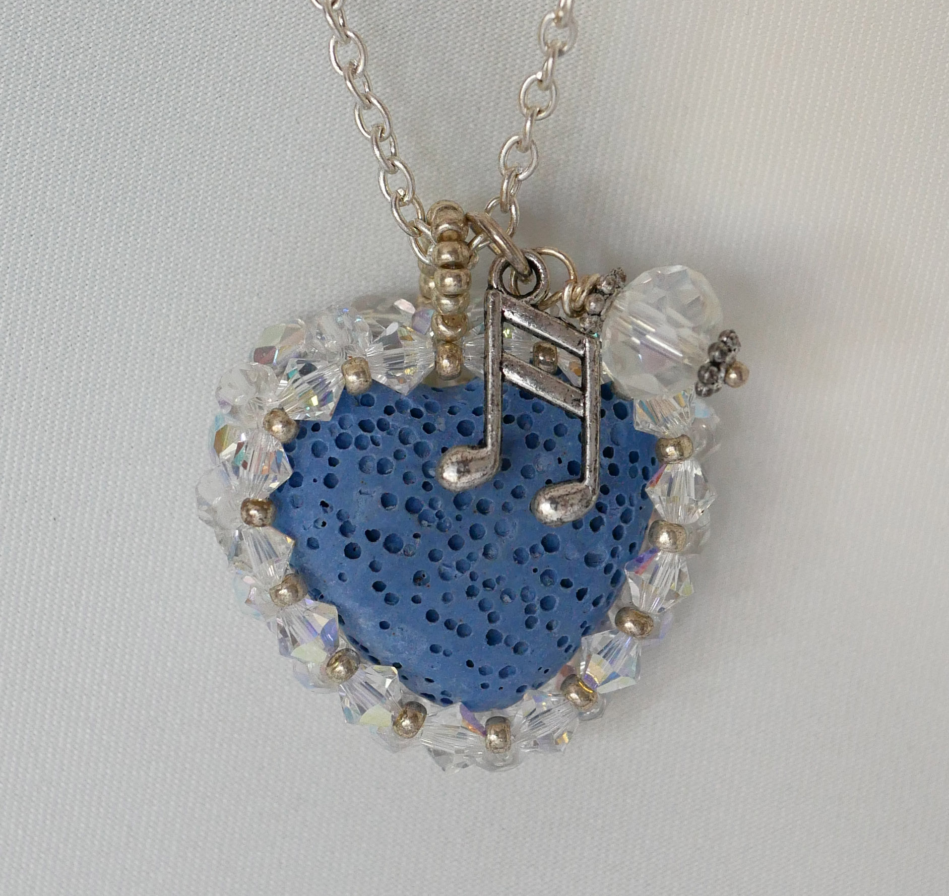 Ciondolo Cuore di pietra lavica blu su catena d'argento