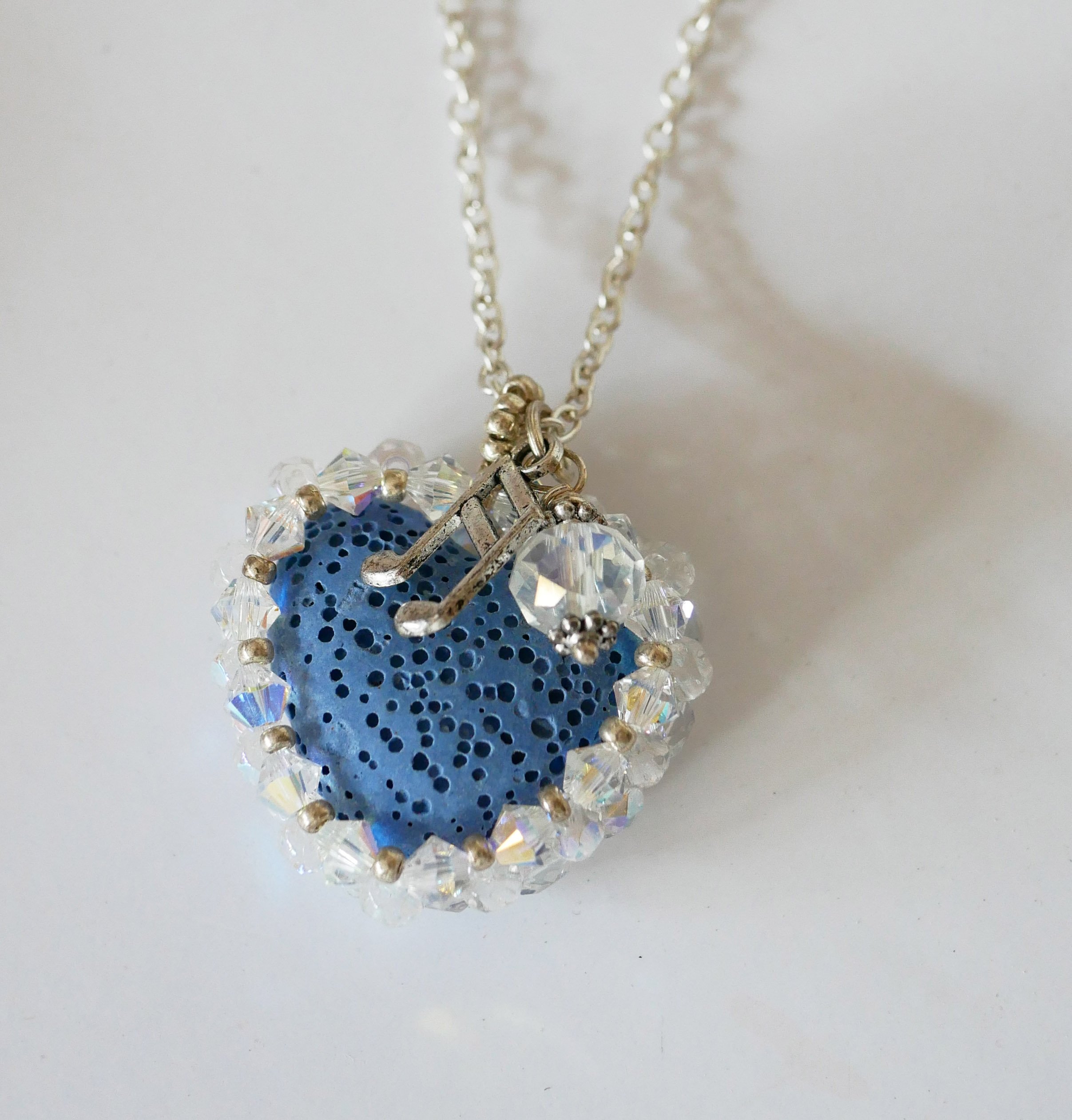 Ciondolo Cuore di pietra lavica blu su catena d'argento