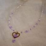 Collana con ciondolo a forma di cuore viola 